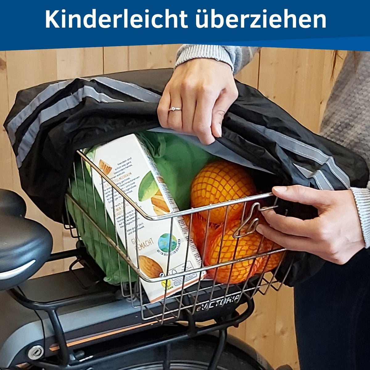 Schütze deinen Fahrradkorb Inhalt mit einem Regenschutz.